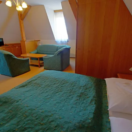 乌列娃酒店 酒店