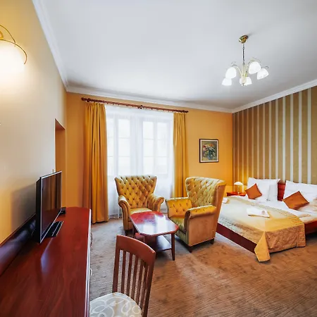 乌列娃酒店 3* 勒沃卡