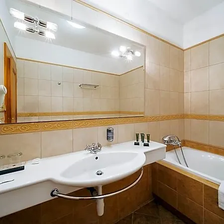 U Leva Hotel 3*