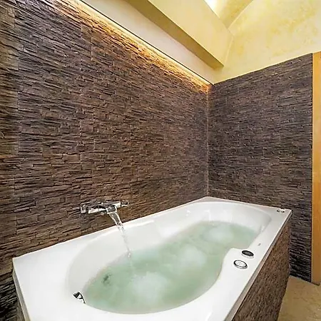 U Leva Hotel 3*